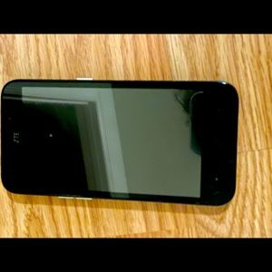 Gently Used Vizio Cell Phone, Y39 Tesla